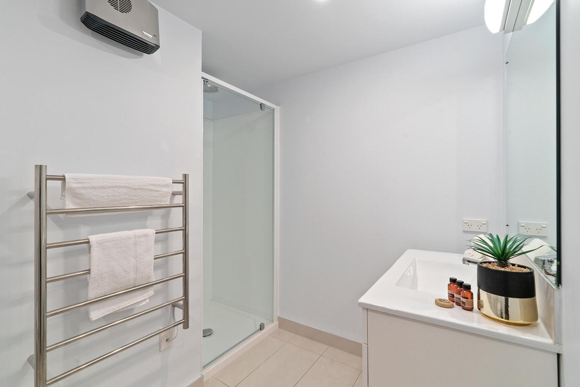 Lakeside Living - Modern 2-Bedroom Apartment 皇后镇 外观 照片